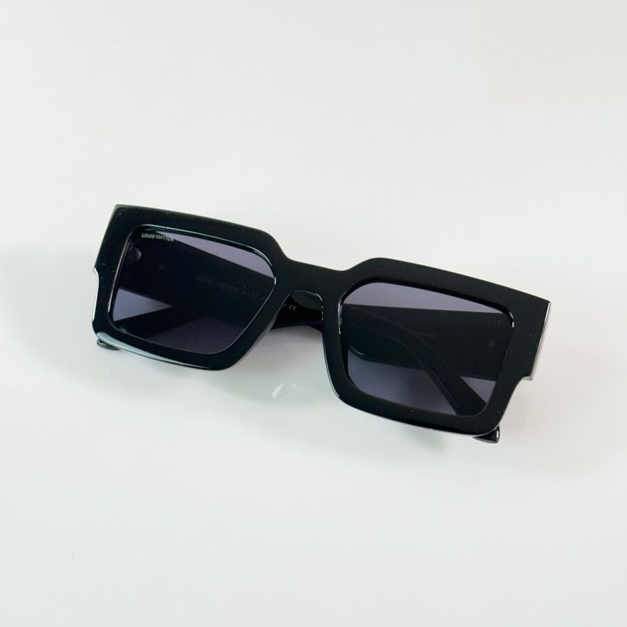 LOUIS VUITTON BLACK SUNGLASSES WITH OG BOX & CARRYBAG